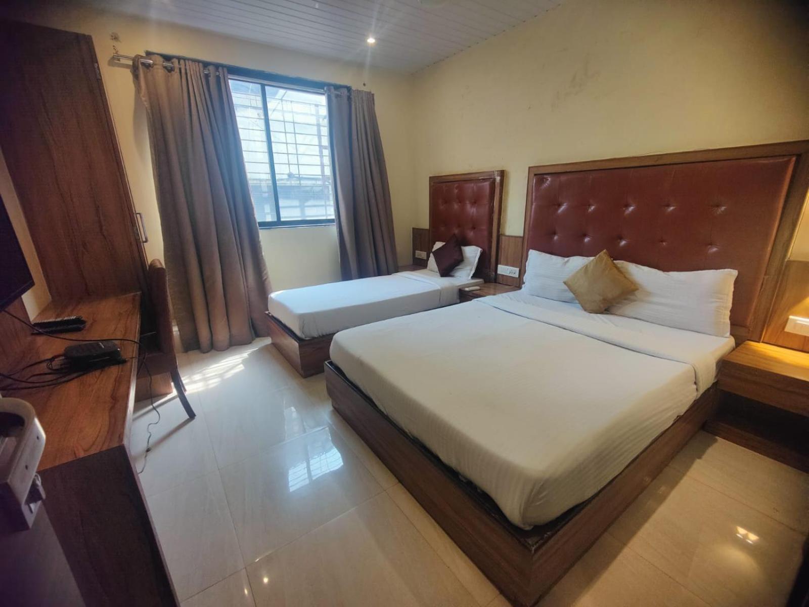 Aster Hotel Near Mumbai Airport Exterior foto